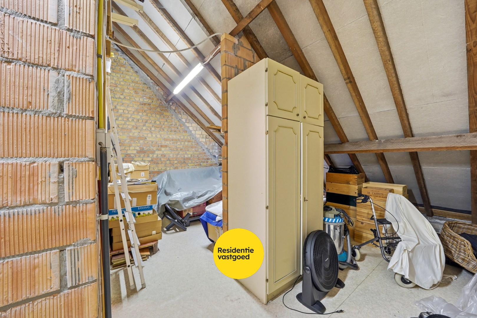 Ruime bel-etage met grote garage en 3 slaapkamers 