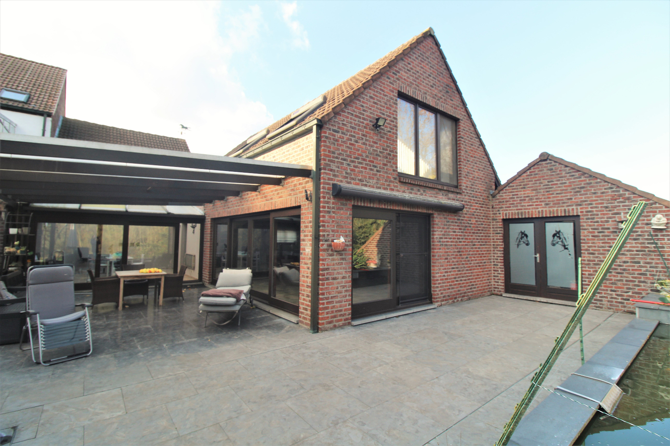 IN OPTIE - Woning (meerdere wooneenheden) met paardenstallen en weiland op ca. 41a te Merchtem (Vlaams-Brabant) 