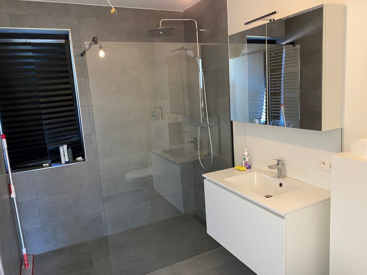 Nieuwbouwwoning nabij de Sterre - met terras en tuin ! 