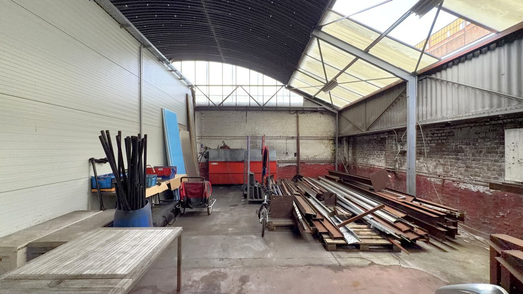 Showroom met magazijn te huur aan het Handelsdok in Gent