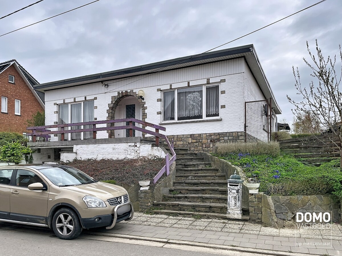 WONING MET TWEE SLAAPKAMERS, INPANDIGE GARAGE OP EEN PERCEEL VAN 5A35CA IN SINT-TRUIDEN 