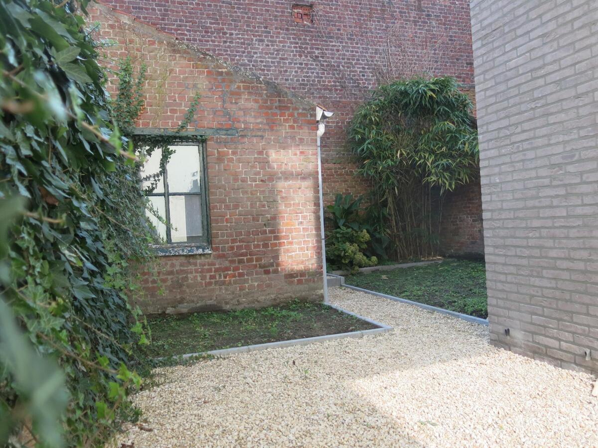 Verrassend ruime stadswoning met 4 slaapkamers en stadstuintje 