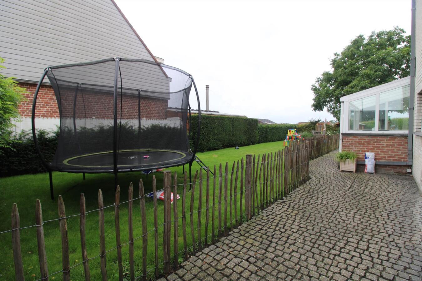 Alleenstaande woning met 3 slaapkamers te Woumen 