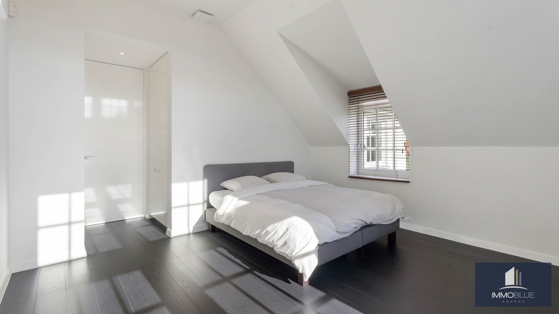 Exclusieve villa gelegen in een rustige, residentiële wijk . 