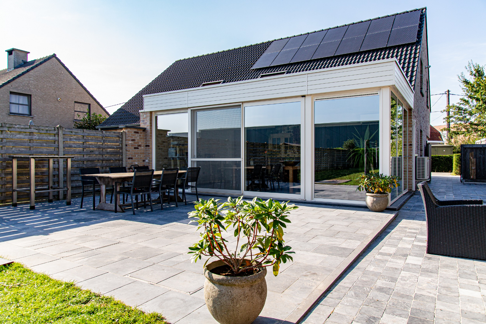 Voor de snelle beslissers, ruimte binnen én buiten ! 