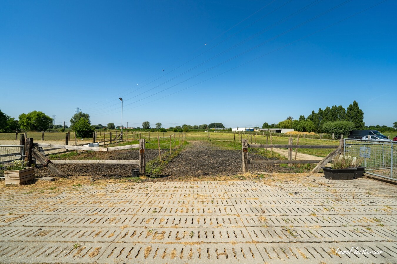 Unieke eigendom met paardenaccommodatie op 33.647 m² in Menen 