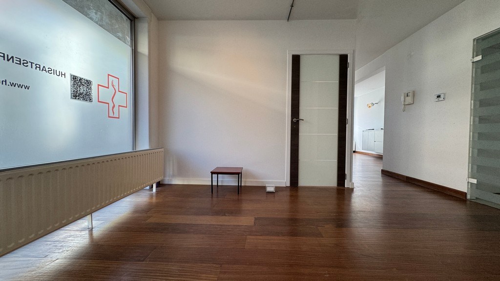 Handelsgelijkvloers te huur vlakbij de Coupure in Gent