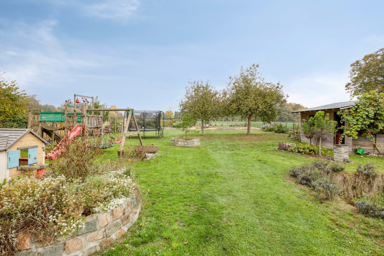 Open bebouwing met 4 slaapkamers, bureau, garage en prachtige tuin in Boutersem – EPC 158 kWh/m² - bewoonbare opp. 282 m² 