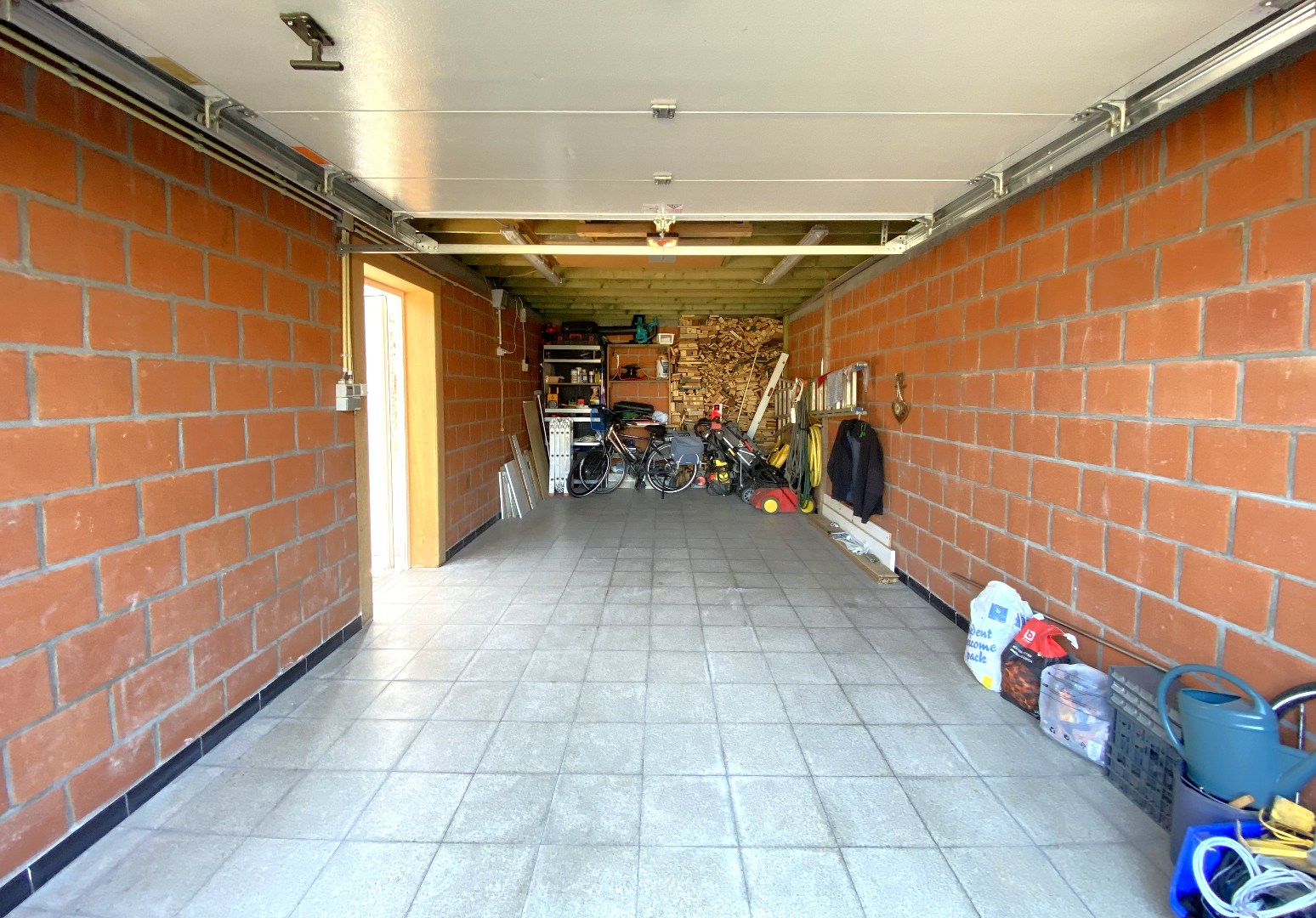 Zeer goed onderhouden ruime villa met tuin op topligging te Sint-Eloois-Vijve! 