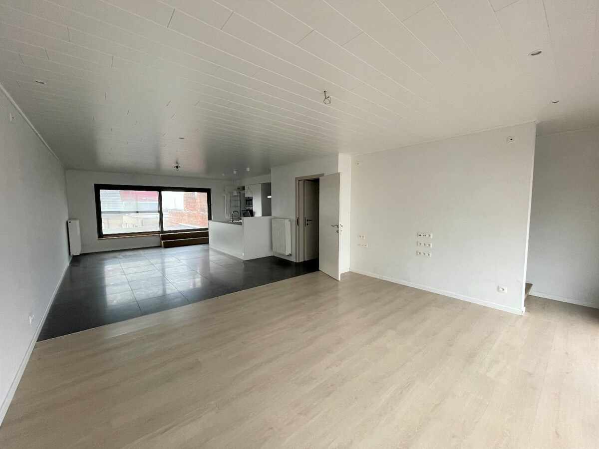 Ruime  woning met 4 slaapkamers en terras in centrum Tielt 