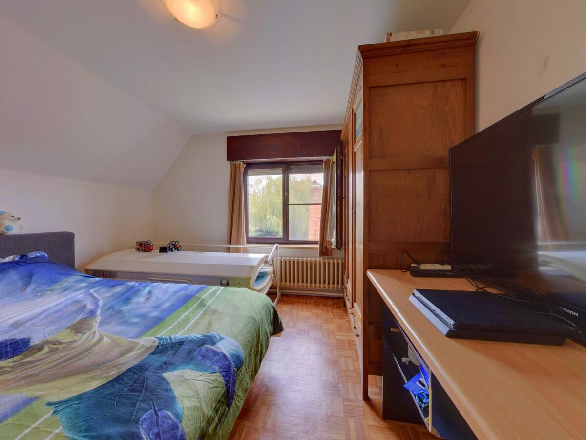 Vrijstaande woning met grote tuin te Jabbeke 