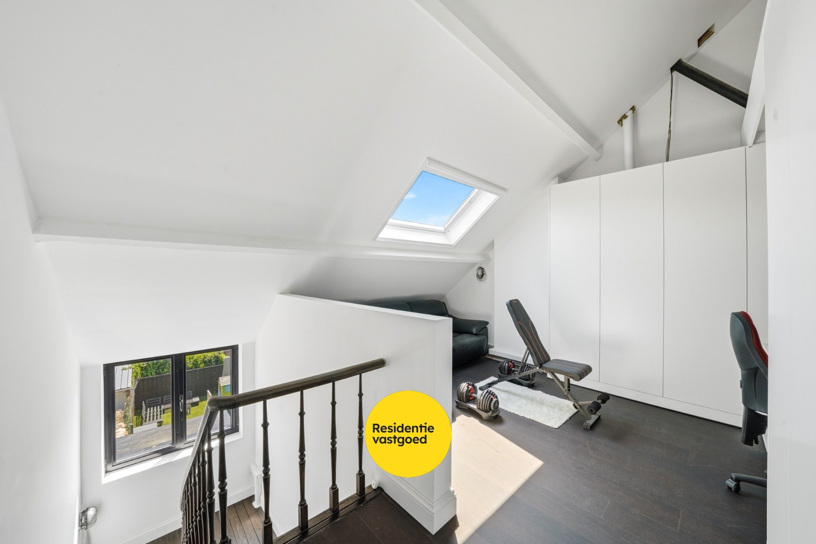 Volledig gerenoveerde woning met zonnige buitenruimte 