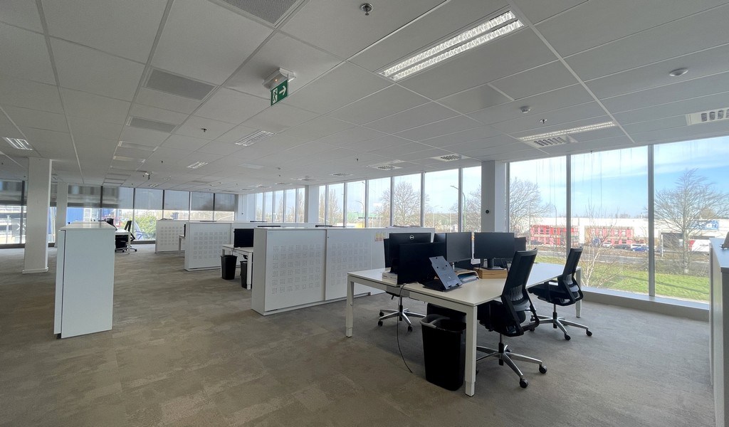 Vernieuwde kantoren te huur in Ahlers Building te Antwerpen