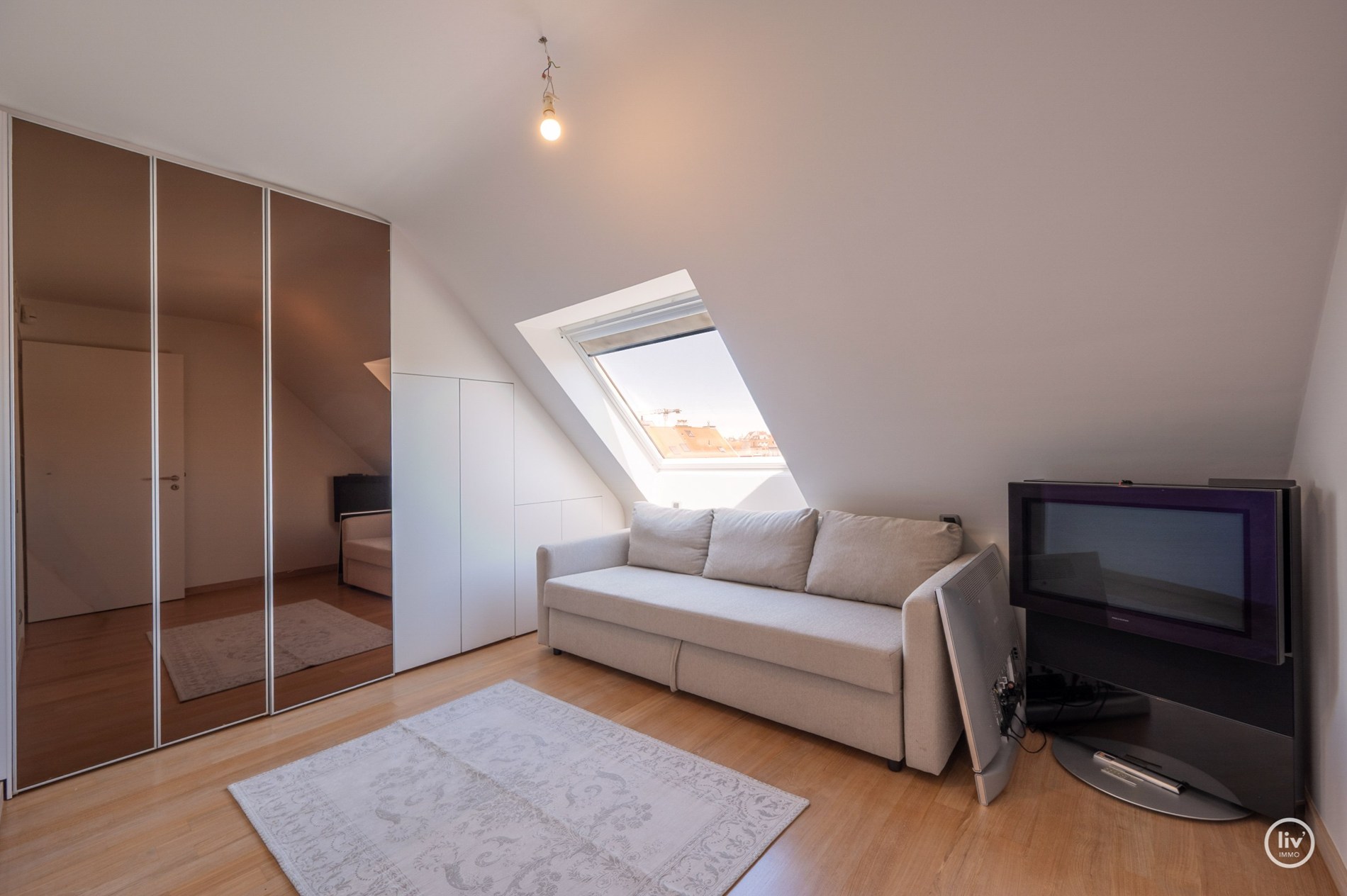 Magnifique et spacieux appartement de 3 chambres avec de belles terrasses et une vue dégagée agréable. 
