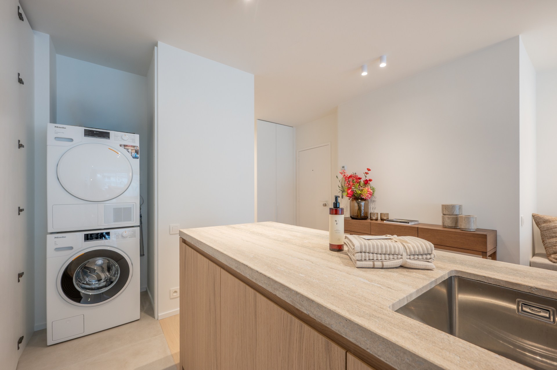 Exclusief gerenoveerd appartement met 3 slaapkamers te koop vlak bij het Albertstrand en het Rubensplein 