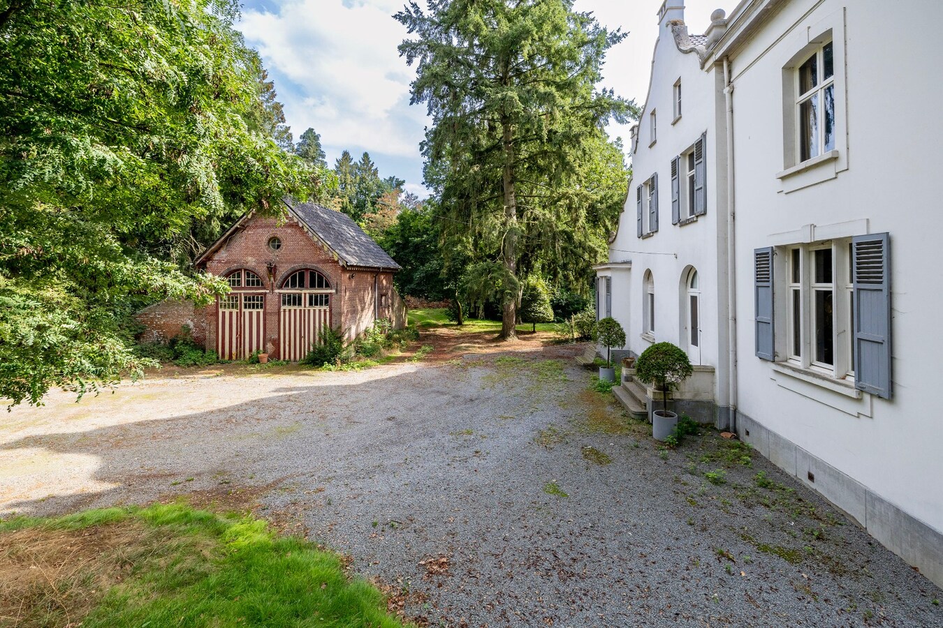 Charmant landhuis in een parkdomein van 7065m² 
