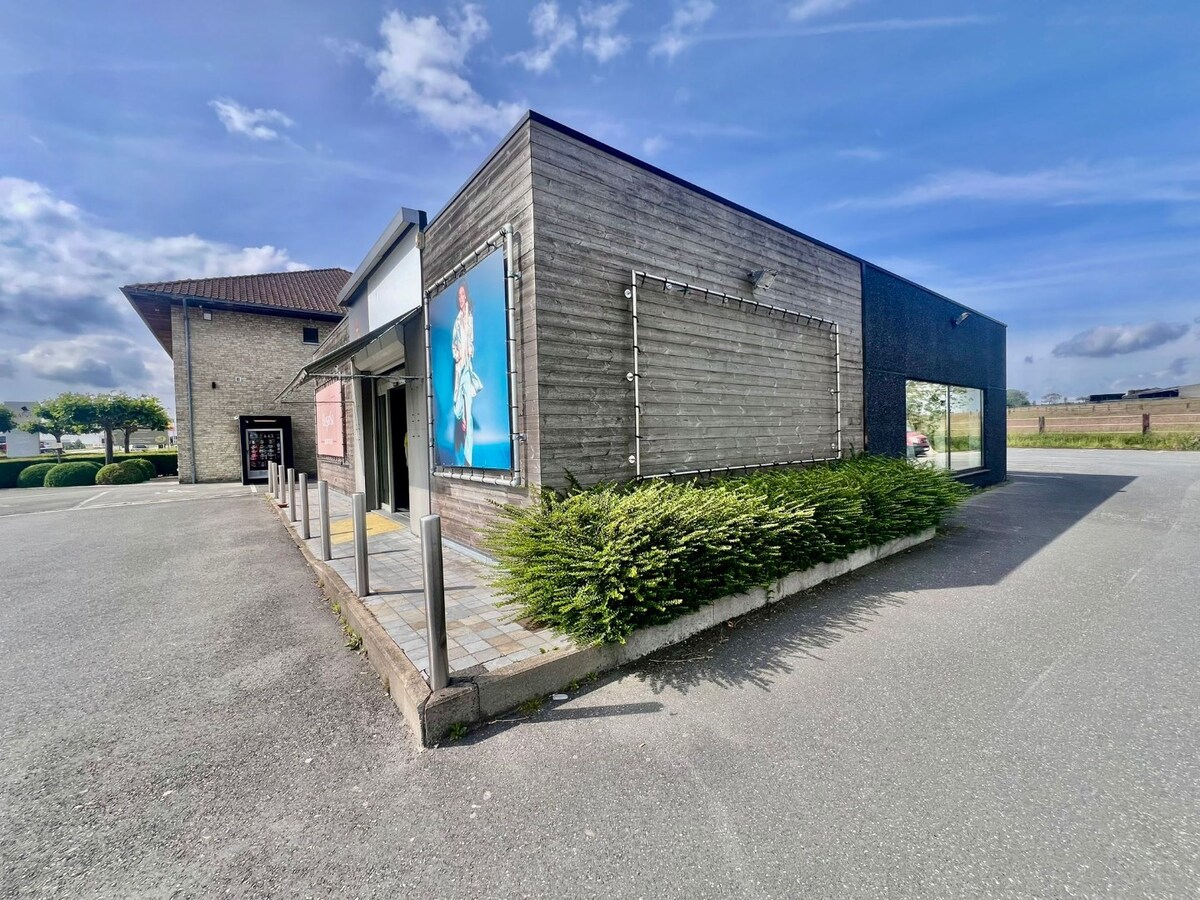 Ruime winkelruimte te huur in Moorslede, perfect voor diverse doeleinden! 