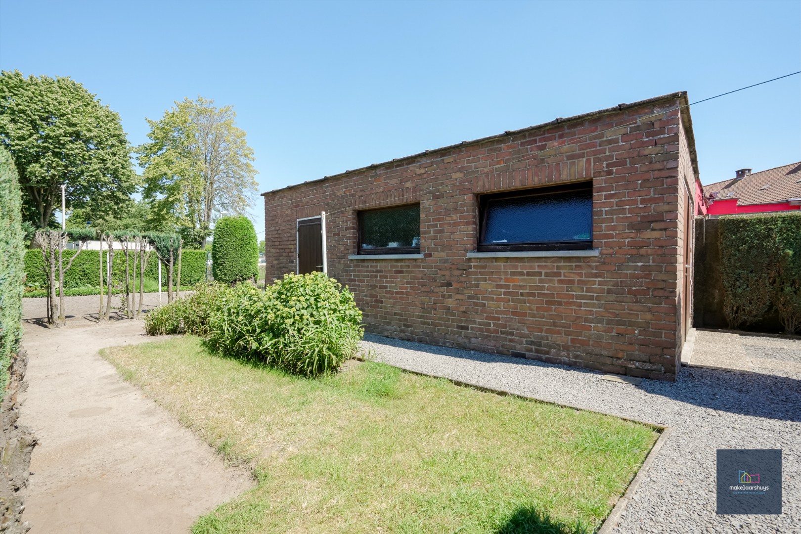 Te renoveren HOB met garage en bijgebouw op een mooi perceel 