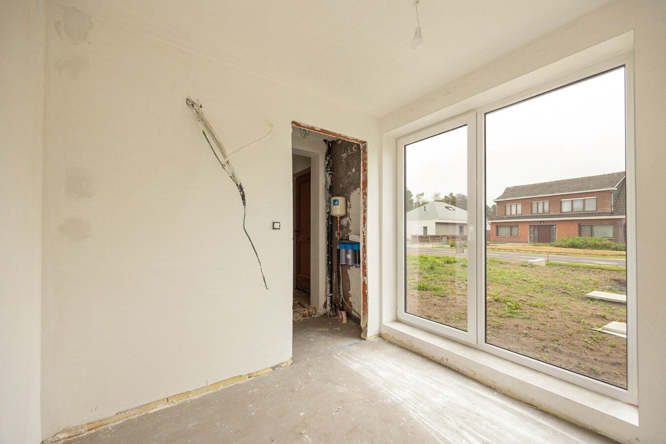 Vernieuwbouwwoning met ruim nieuwbouwmagazijn van 155 m² 