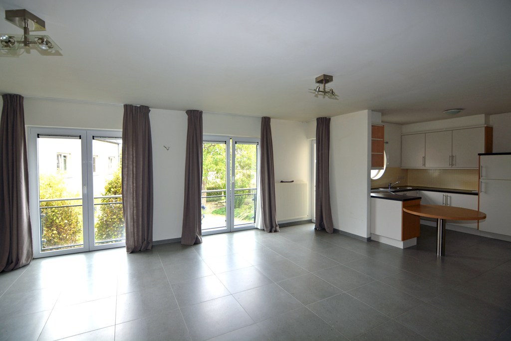 Appartement (104 m²) met 2 slpks, garage en kelderberging. 