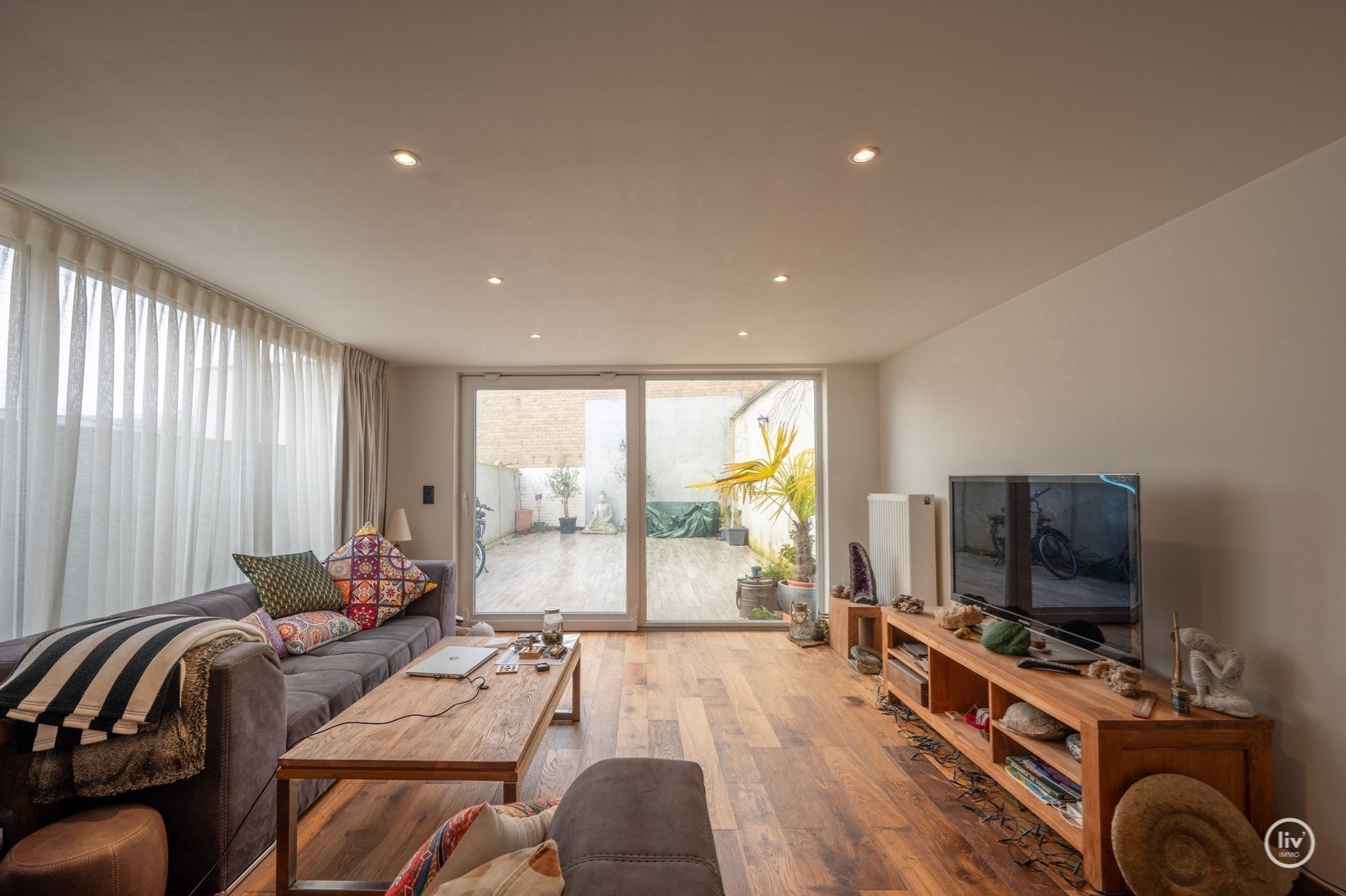 Maison authentiquement rénovée avec jardin orienté sud-ouest. 