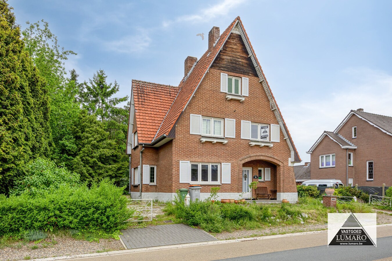 Charmante, op te knappen woning op perceel van 4.600 m² 