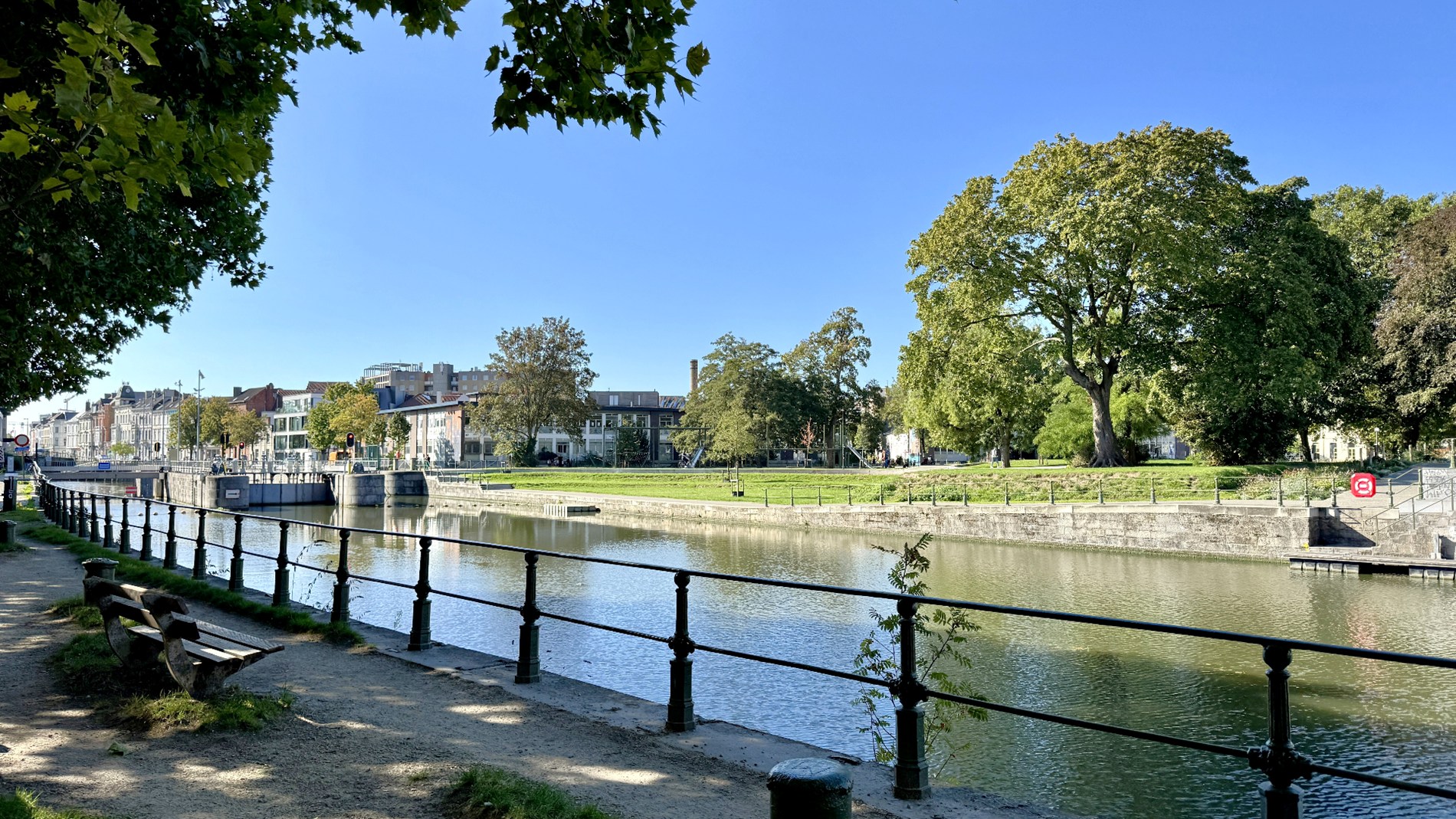 Kantoorruimte met zicht op de Leie te huur in Gent