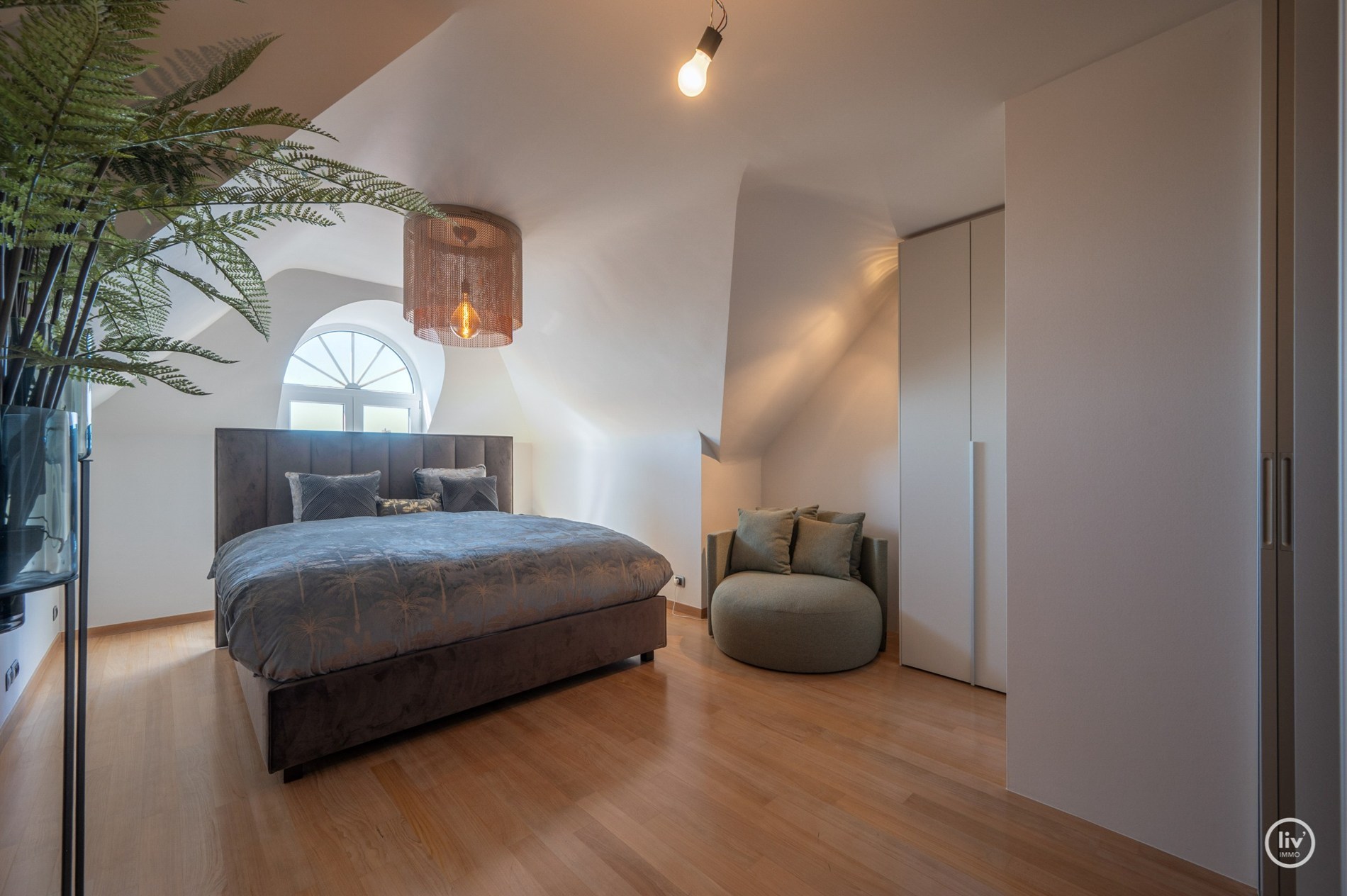 Prachtig en ruim 3-slaapkamerappartement met mooie terrassen en magnifiek open zicht alsook zeezicht.. 