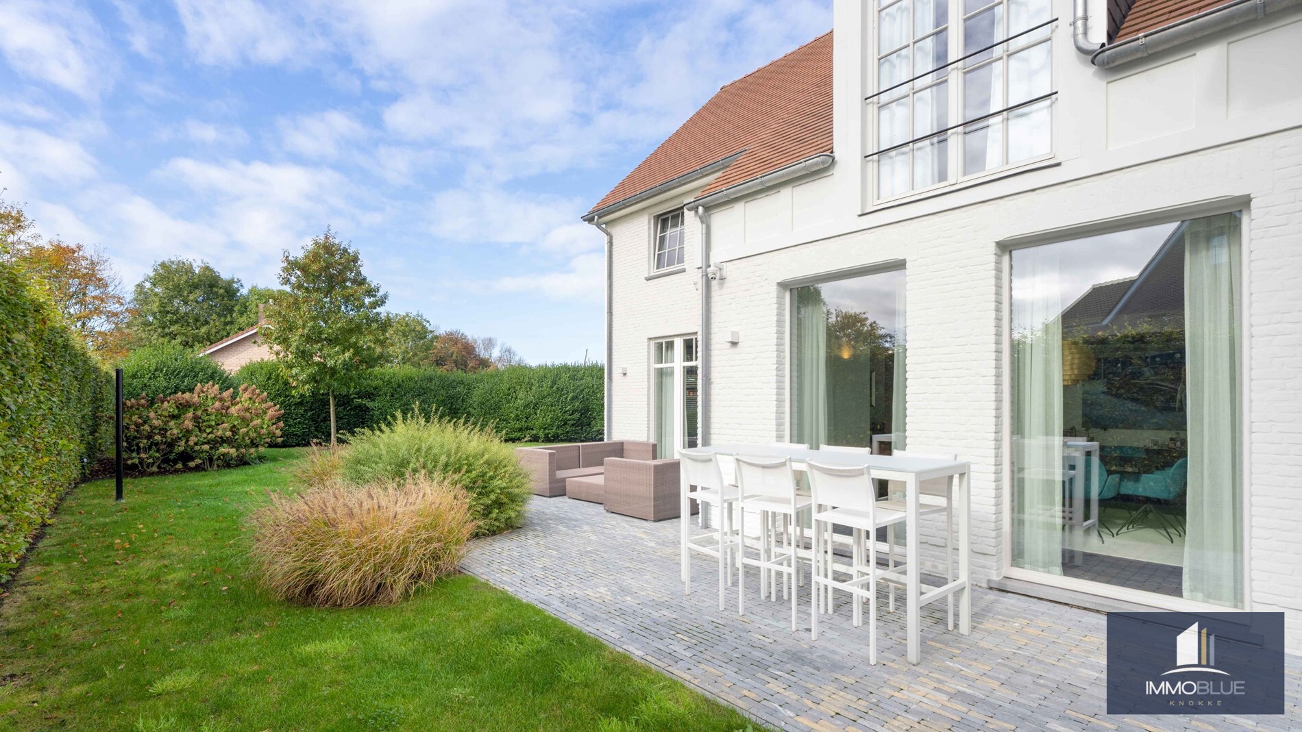 Exclusieve villa gelegen in een rustige, residentiële wijk . 