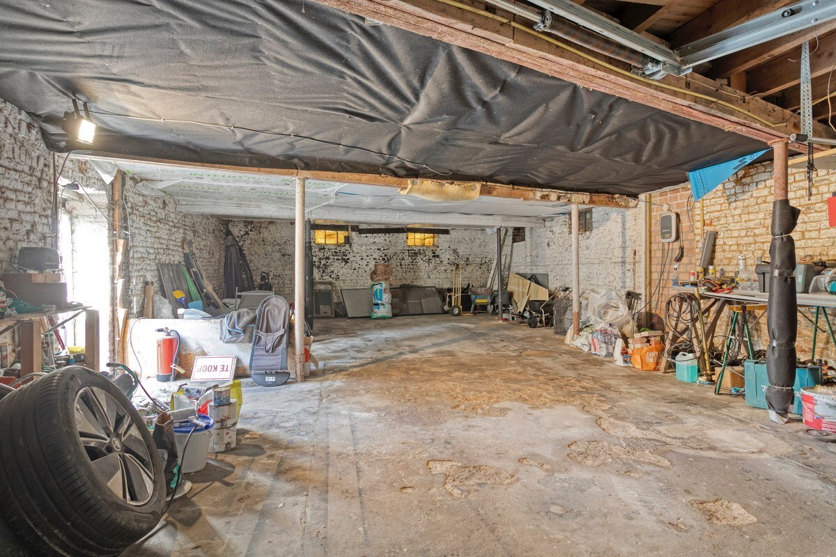 Uitzonderlijke exclusieve herenwoning met verrassende loods van 3 etages 