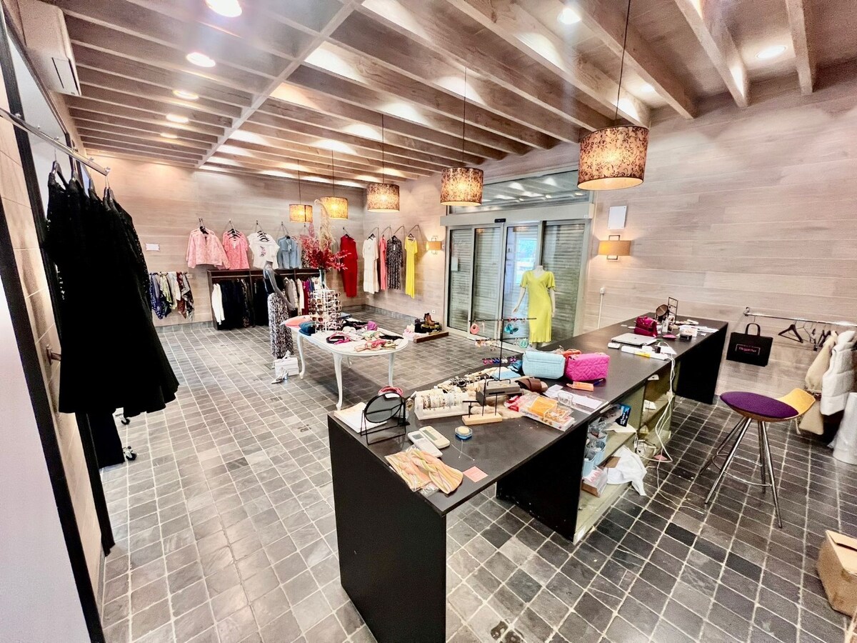 Ruime winkelruimte te huur in Moorslede, perfect voor diverse doeleinden! 