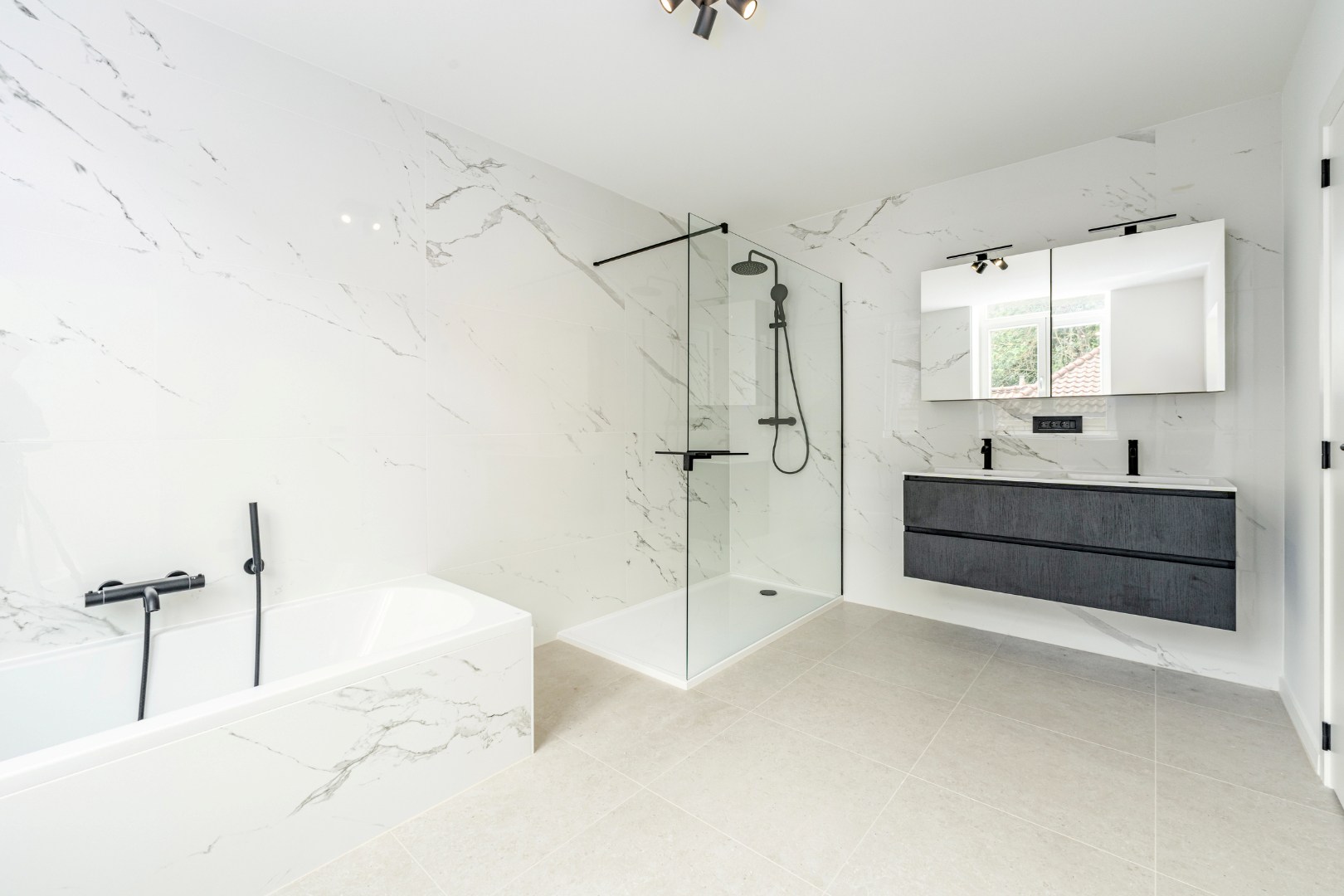 Exclusieve nieuwbouwwoning te huur met 3 slaapkamers in het hart van Brugge 
