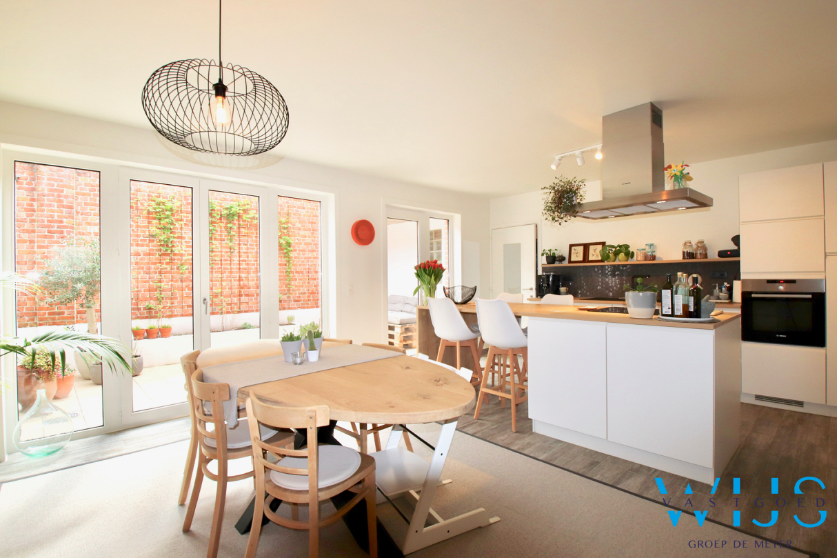 Toffe instapklare woning in hartje Eeklo ! 