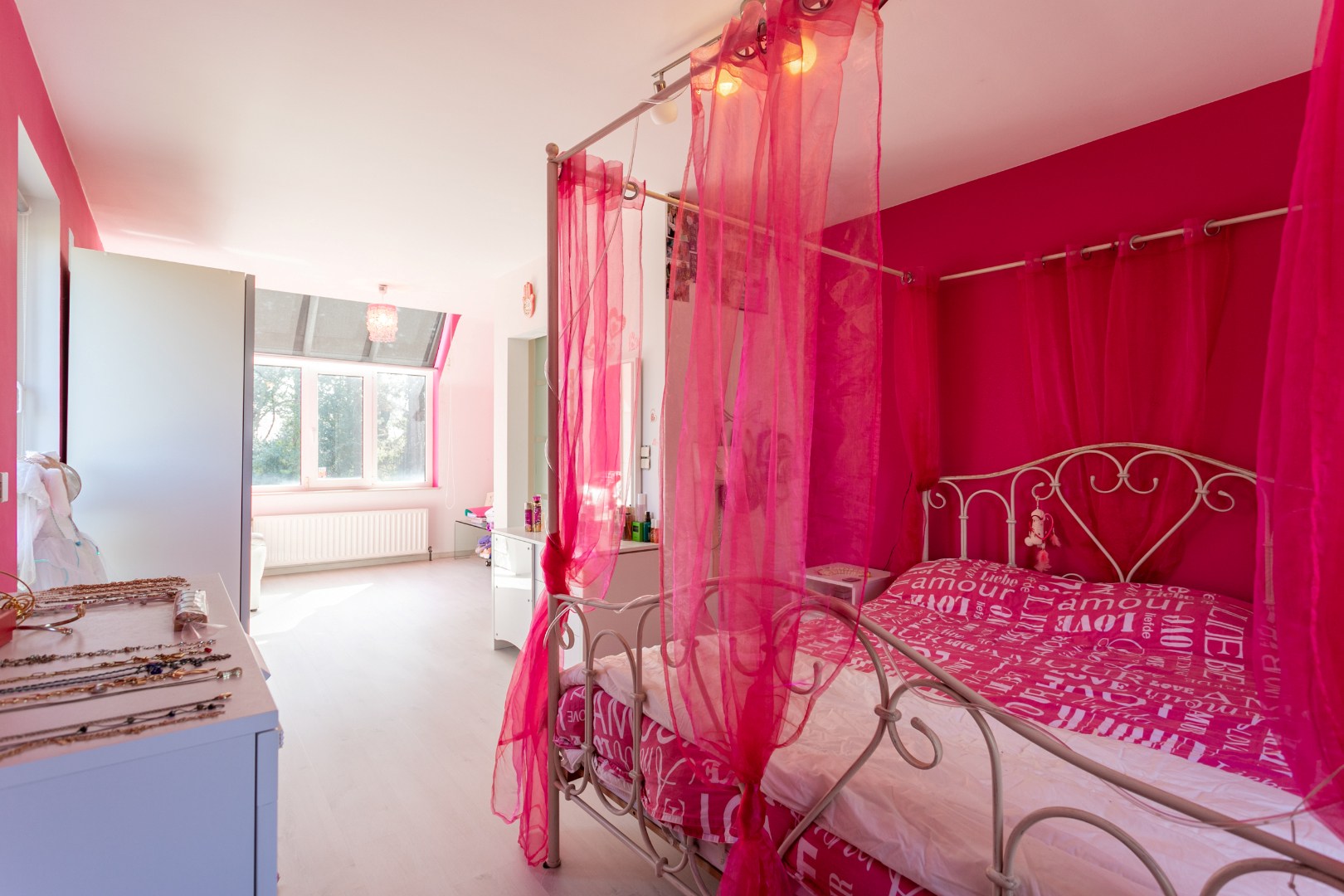 Vrijstaande woning met 4 slpks &amp; ruime tuin 