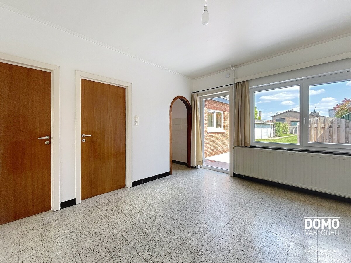 RUIME WONING MET TUIN, GARAGE &amp; 3 SLAAPKAMERS RUSTIG GELEGEN LANGS HET KANAAL MET EPC C TE BERINGEN 