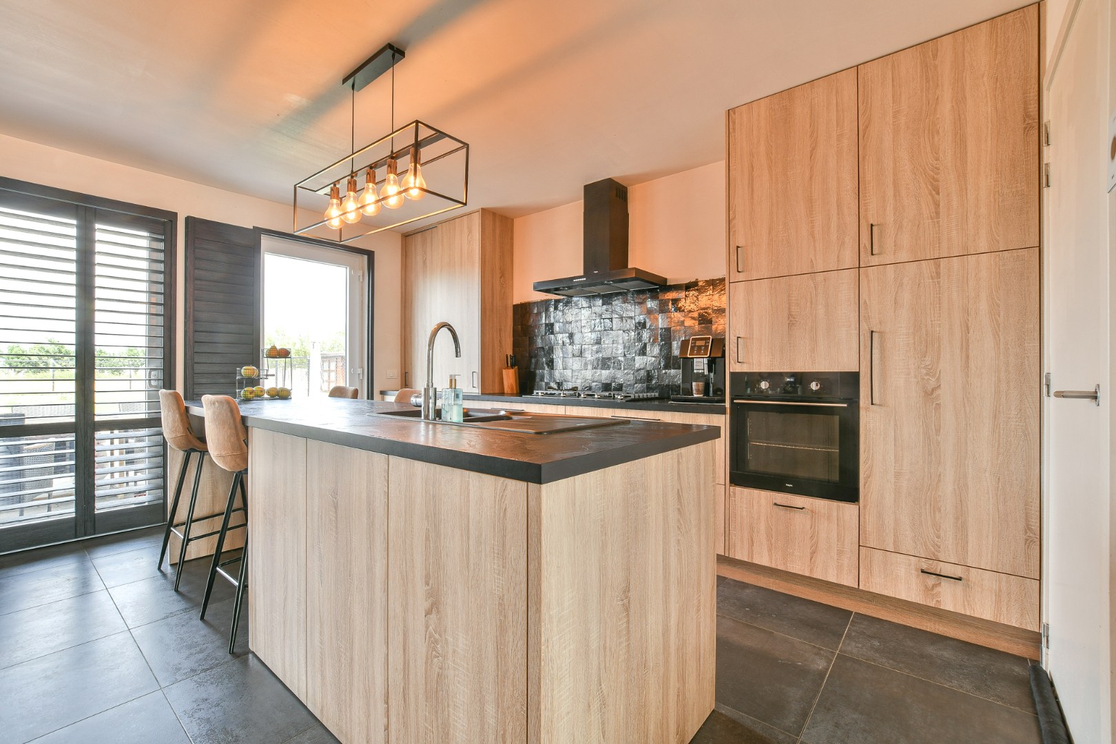 Moderne en energiezuinige halfopen bebouwing (2020) met 4 slaapkamers in Vosseslag, De Haan 