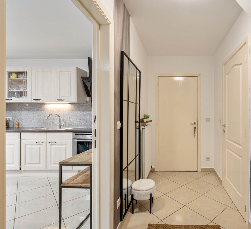 Ruim energiezuinig duplexappartement (146 m²) -  kwaliteitslabel B -  3 slaapkamers, terras en private buitenparking. 