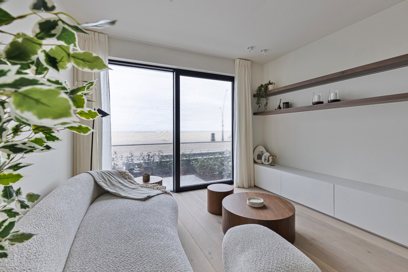 Zeezicht! Uitzonderlijk luxueus appartement op de Zeedijk in Oostduinkerke 