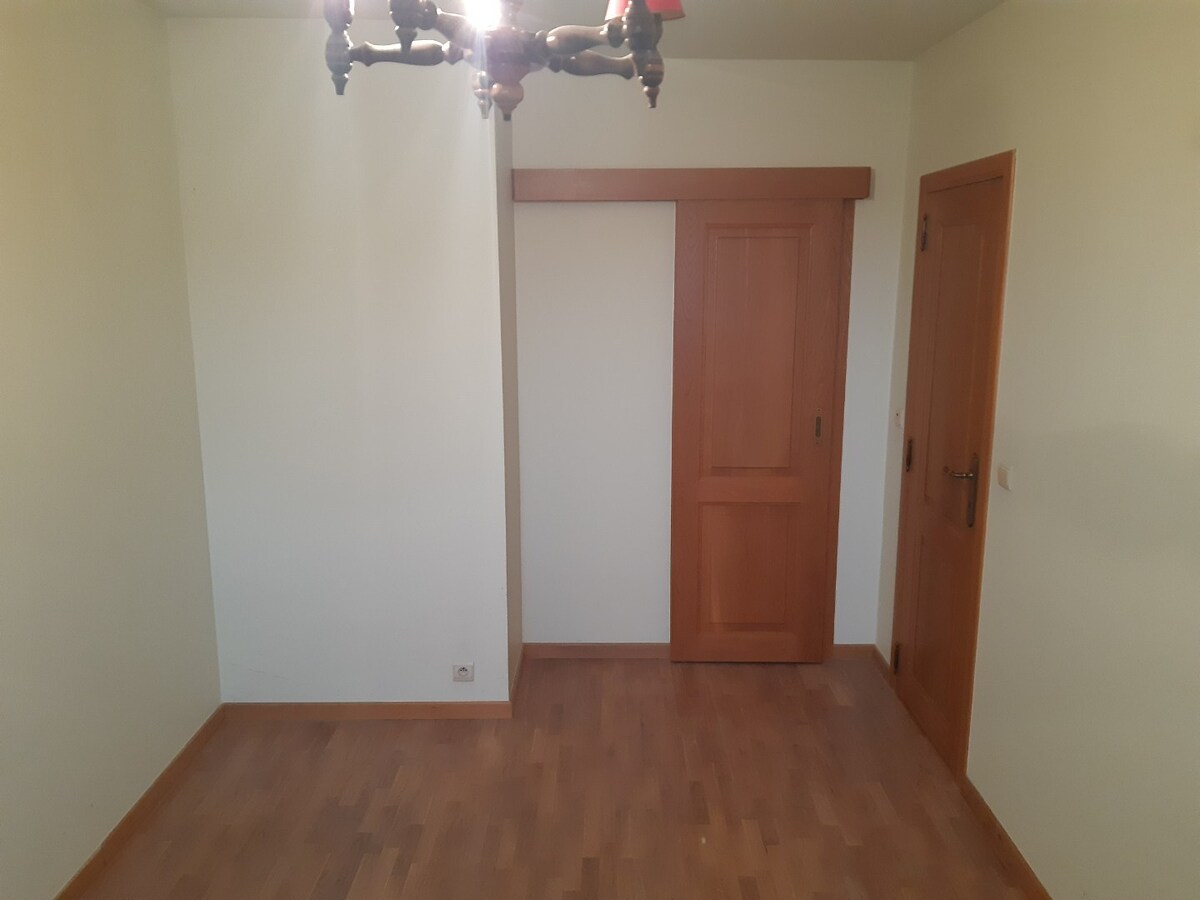 Ruim appartement met 2 terrassen naast Carrefour. 