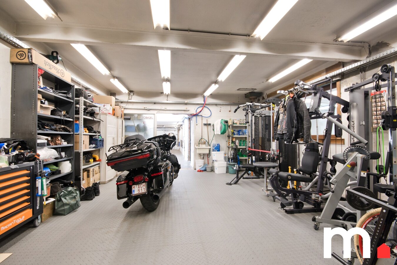 Uniek handelshuis met woonst op toplocatie – 220m² commerciële Ruimte + 165m² woning 