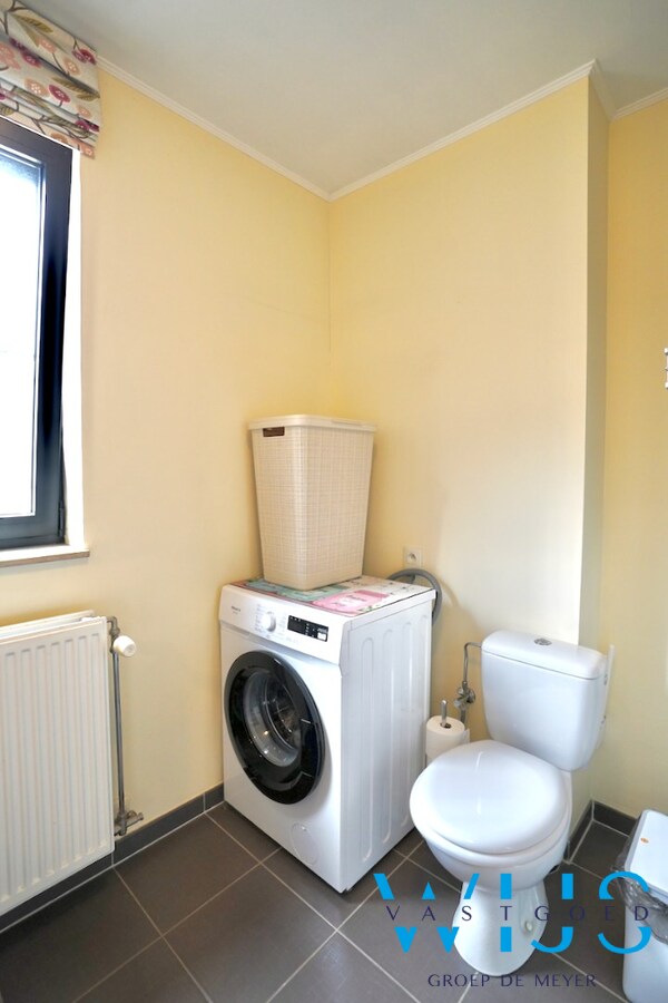 Charmant instapklaar tweeslaapkamer appartement in centrum Ertvelde! 