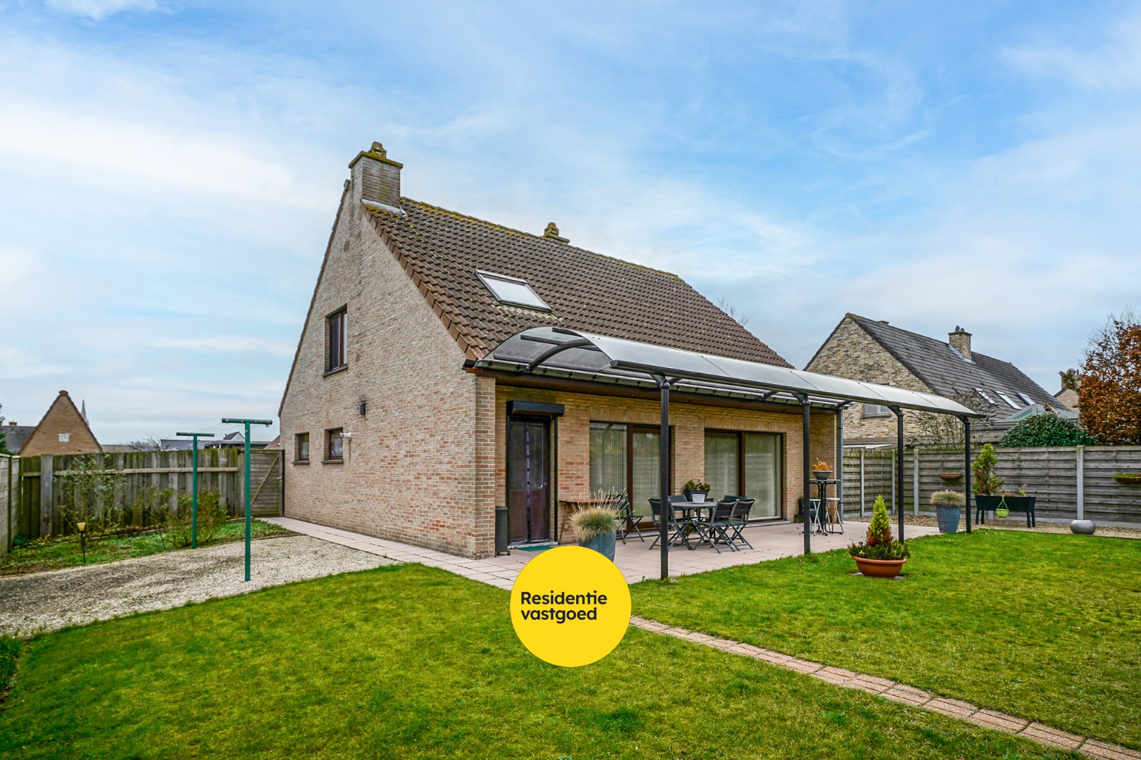 Vrijstaande ruime woning in rustige residentiële wijk in Oudenburg 