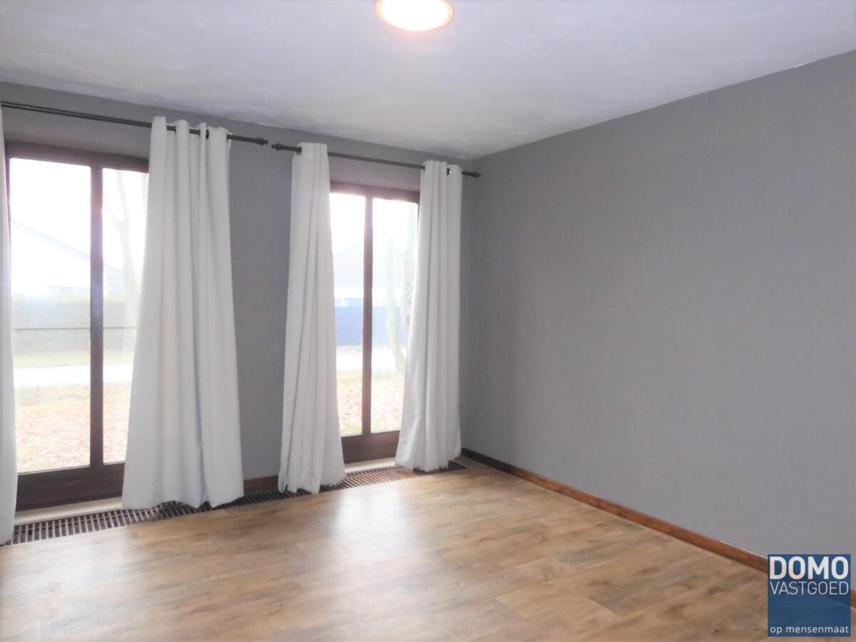 Gelijkvloerse woning in een bosrijke omgeving. 