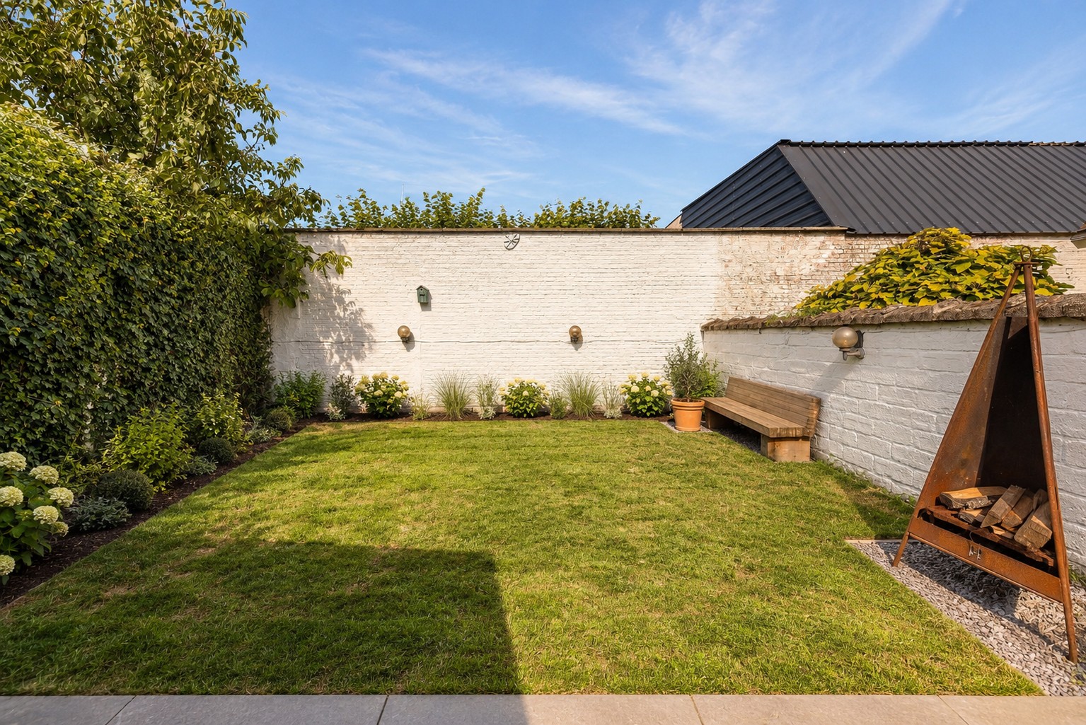 Renovatiepand met 6 slaapkamers, garage en grote zonnige tuin 