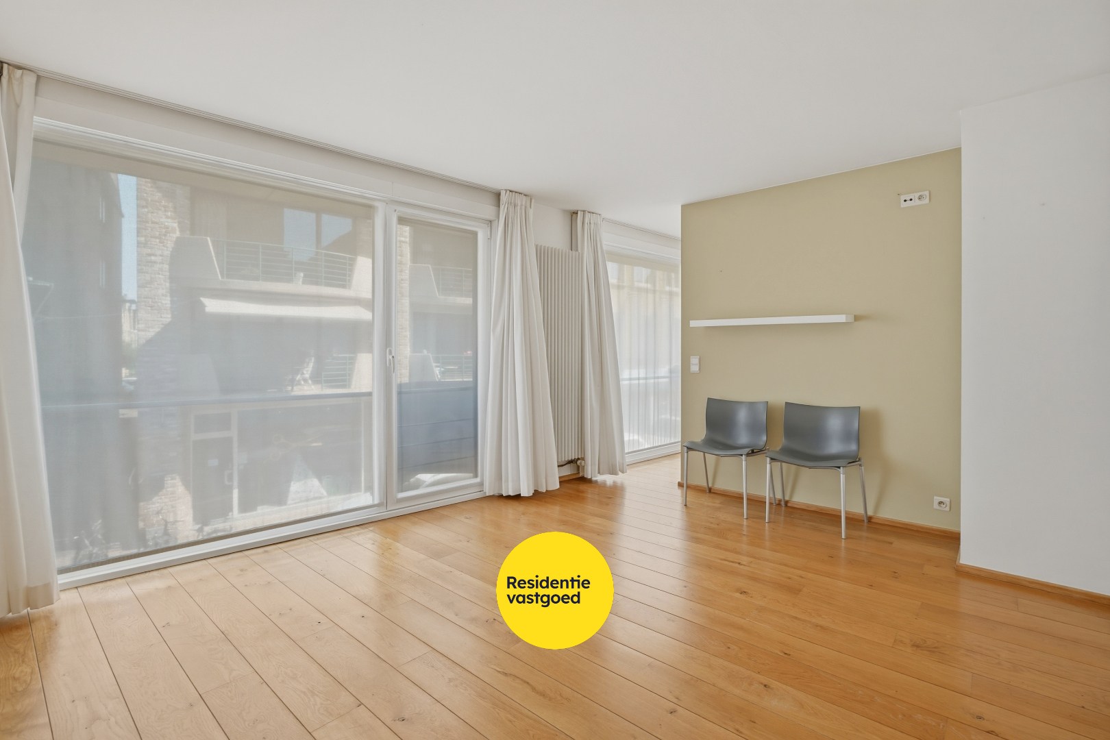 Multifunctionele woning met handelsruimte in hartje Veurne. 