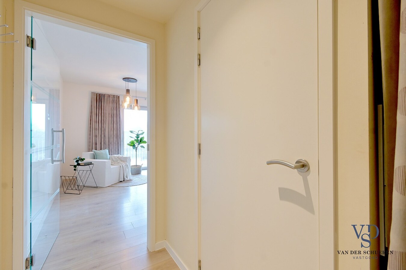 Luxueus 1-slp-appartement met staanplaats (ondergronds). 