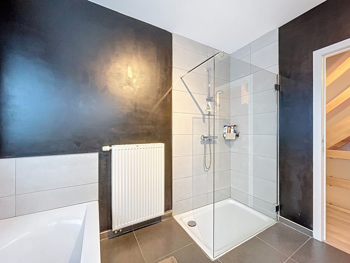 Recente (2017) gezinswoning met garage en tuin te Borsbeke 