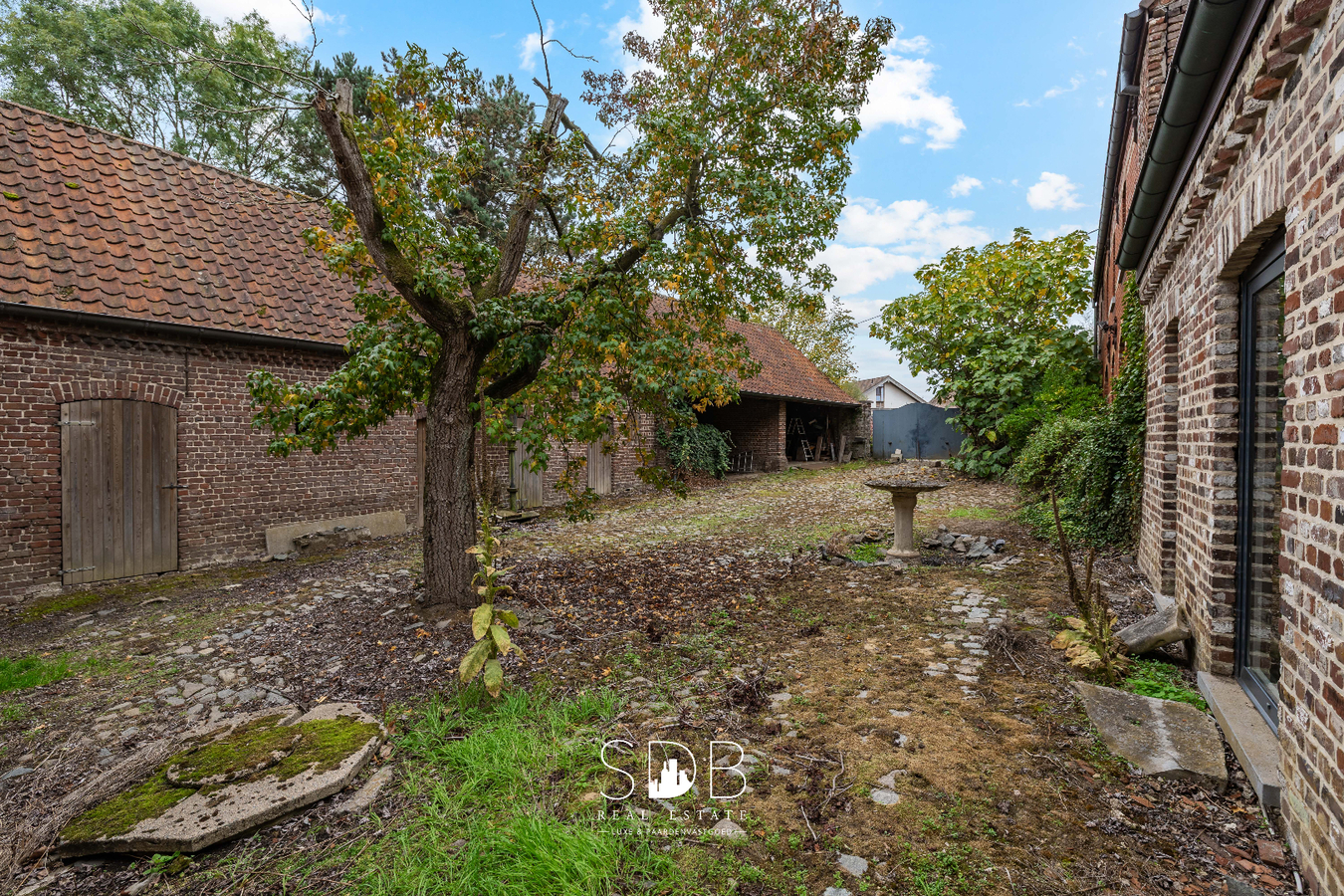 Authentieke hoeve met achterliggend groen op 5.192m² 