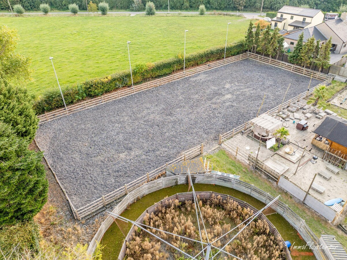 Charmante woning met stallen, buitenpiste en weide  op ca. 2 ha te OUDENBURG 