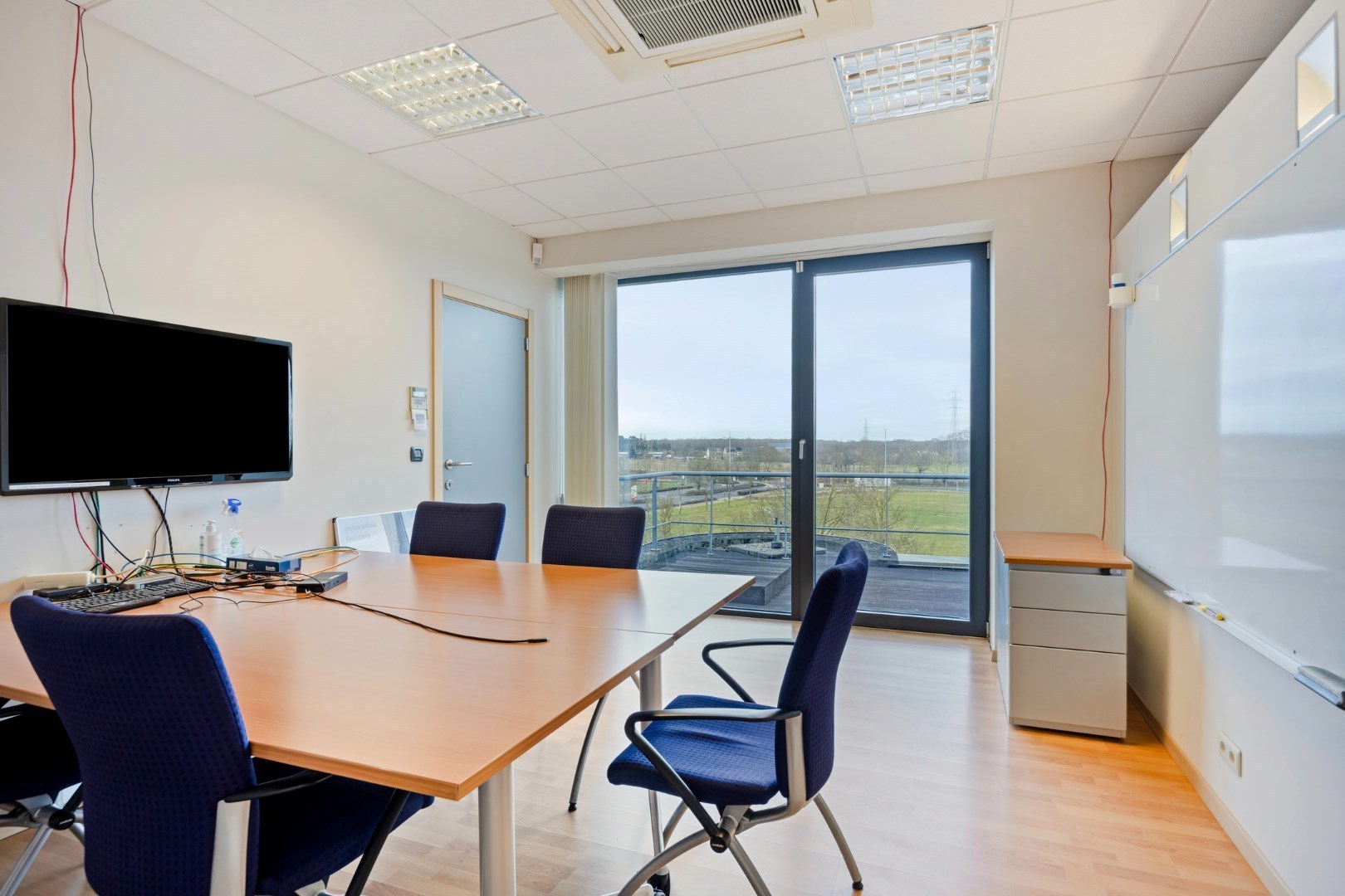 Kantoor te koop in het industriepark te Haasrode/Heverlee met 14 parkings - opp. 626 m² - verkoop van aandelen 